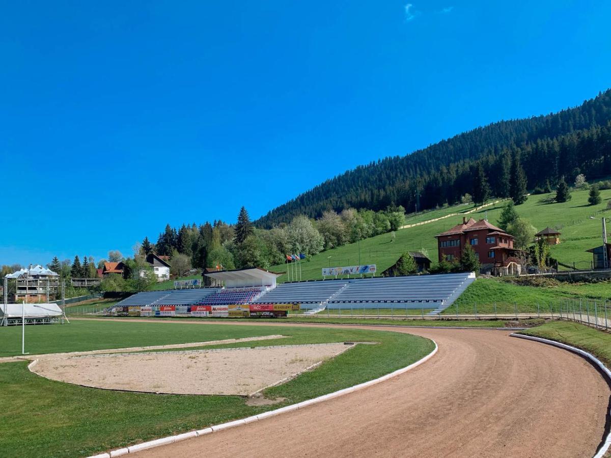 Vila Stadion Câmpulung Moldovenesc Buitenkant foto